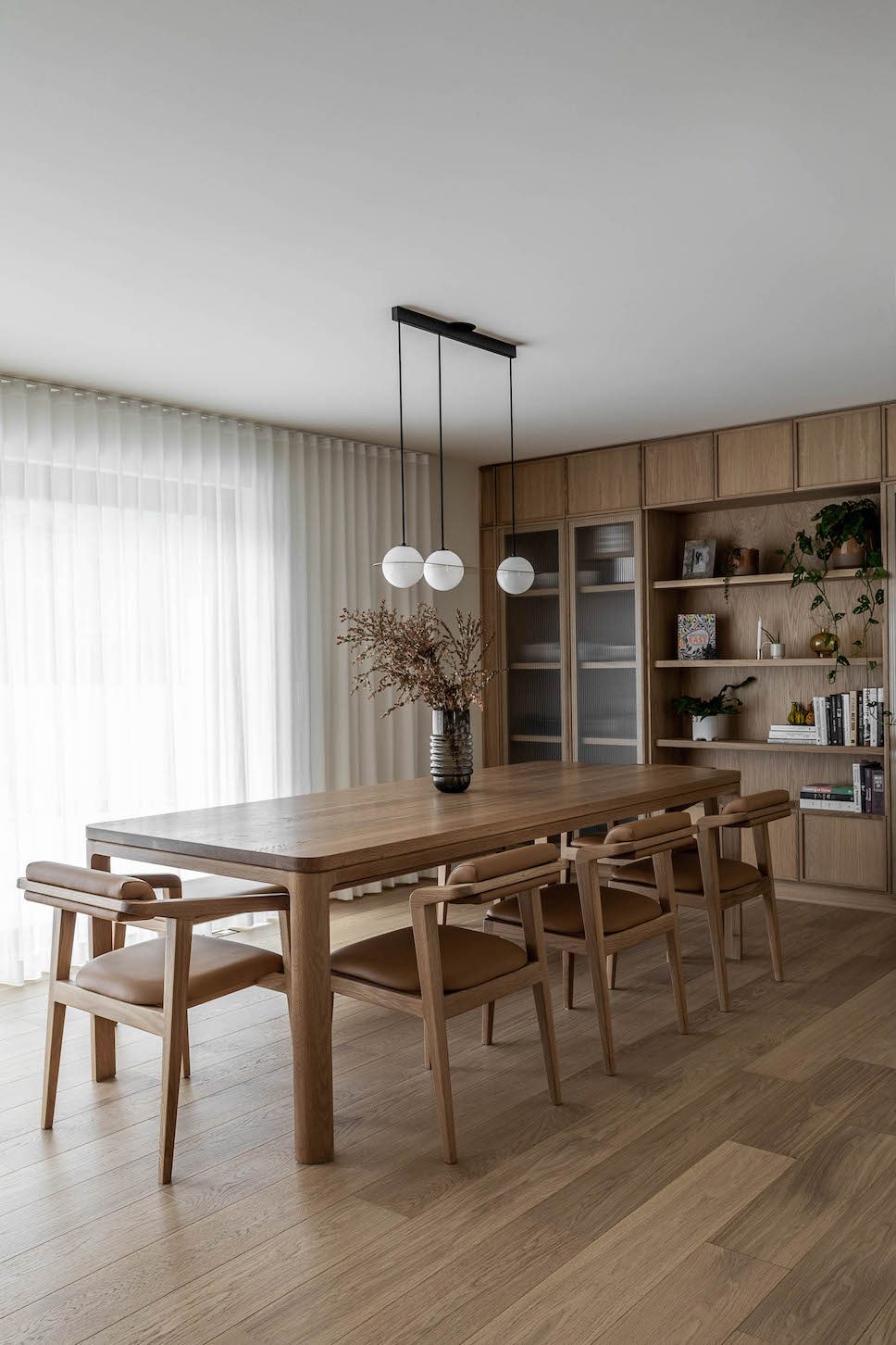 Dining room with four chairs, in wood style, and shelfs for dishes