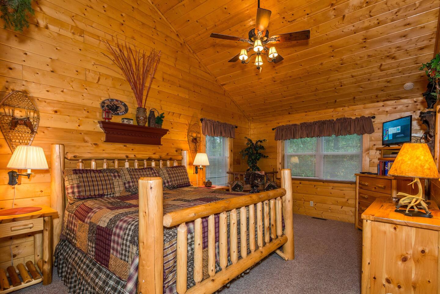 Fairytale Log Cabin second bedroom with queen sized bed