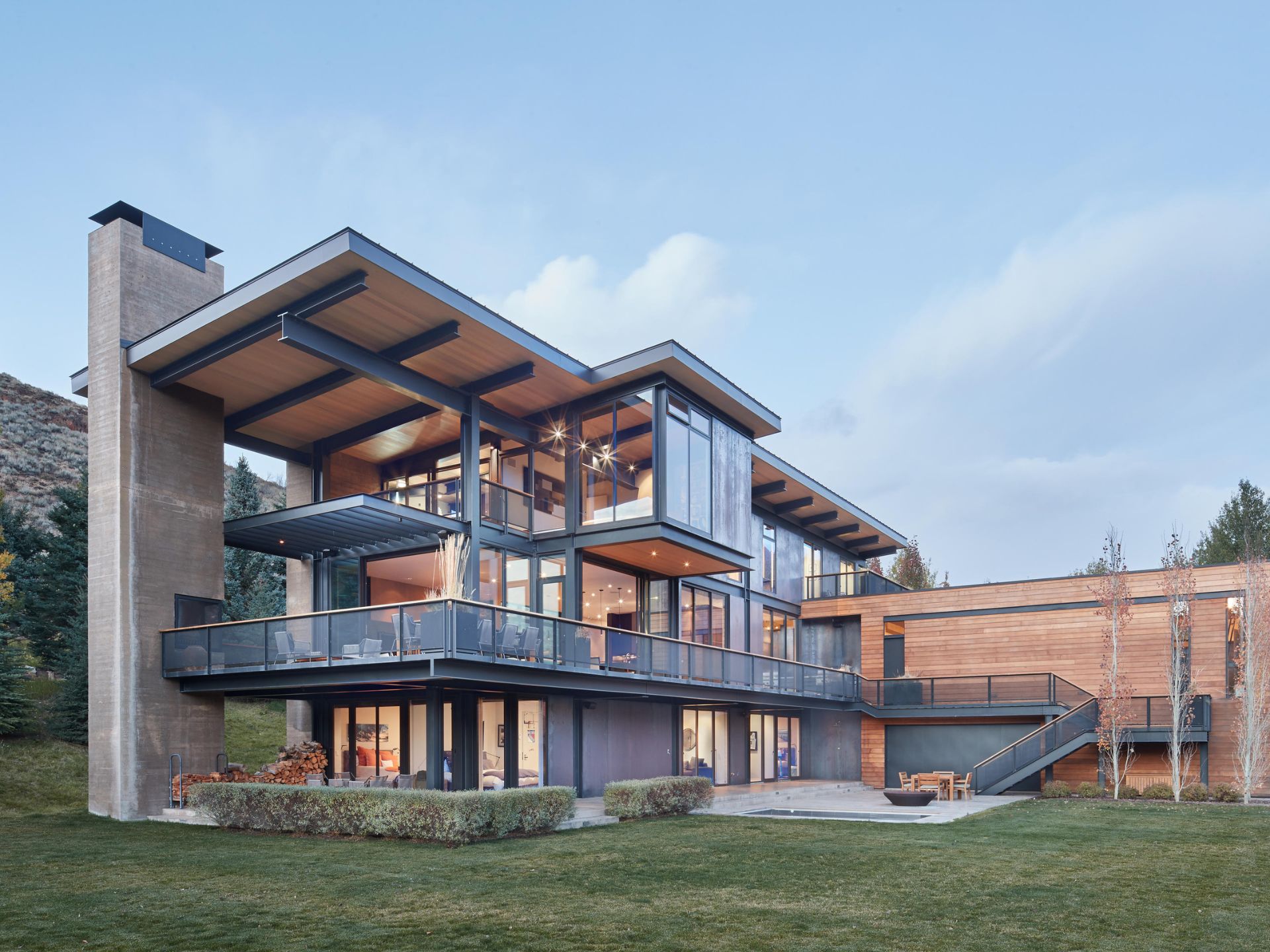 Nature Lovers Are Raving About This Unbelievable Lake Creek Residence