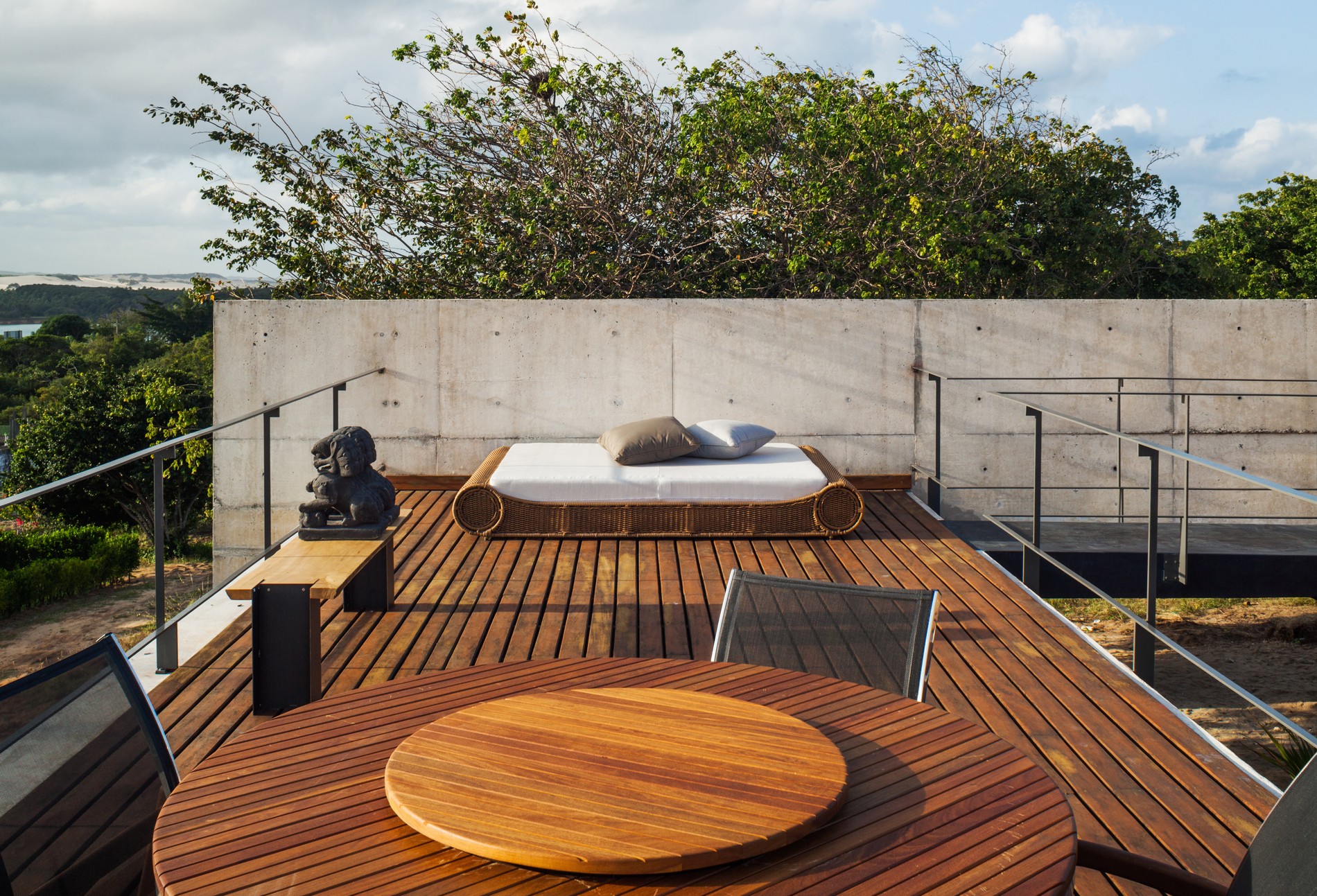 Terrace on the roof with a marvelous place to rest, three chairs and round table