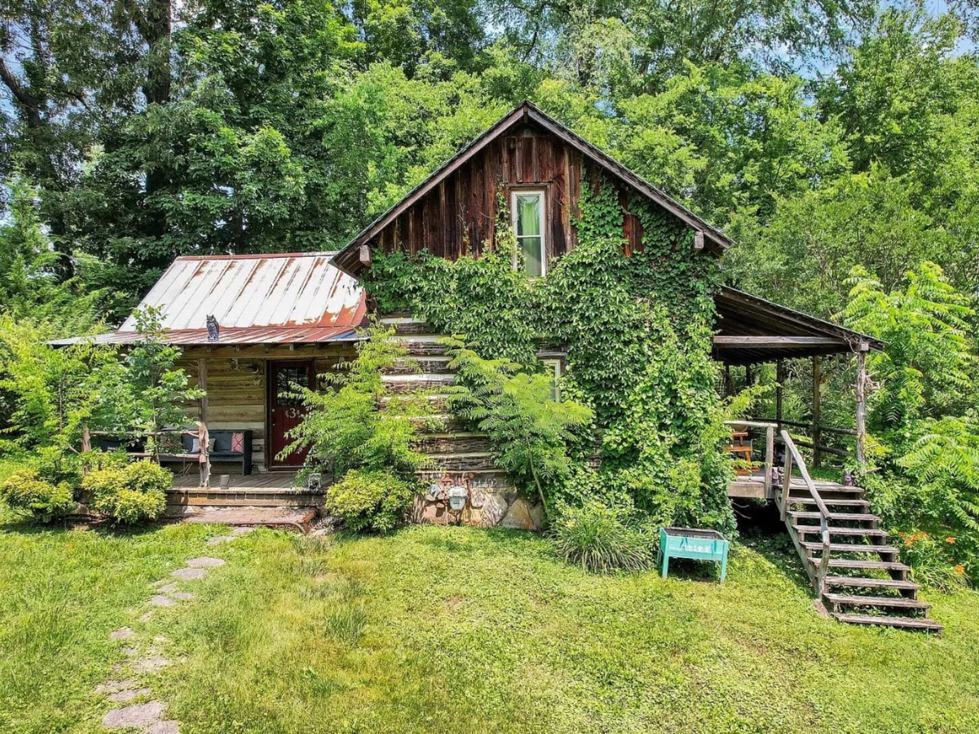 This Beautiful Classic Old Cabin Will Actually Never Get Old