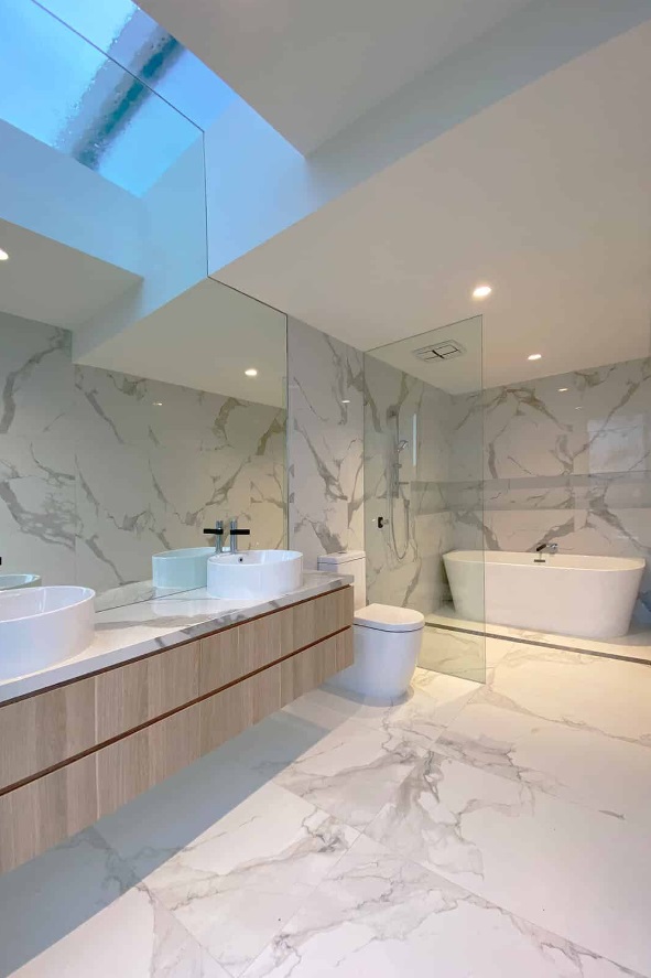minimalist bathroom, marble tiles, white bath