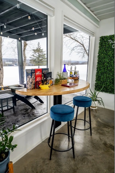 Half-rounded table with bar stools and floor-to-ceiling windows