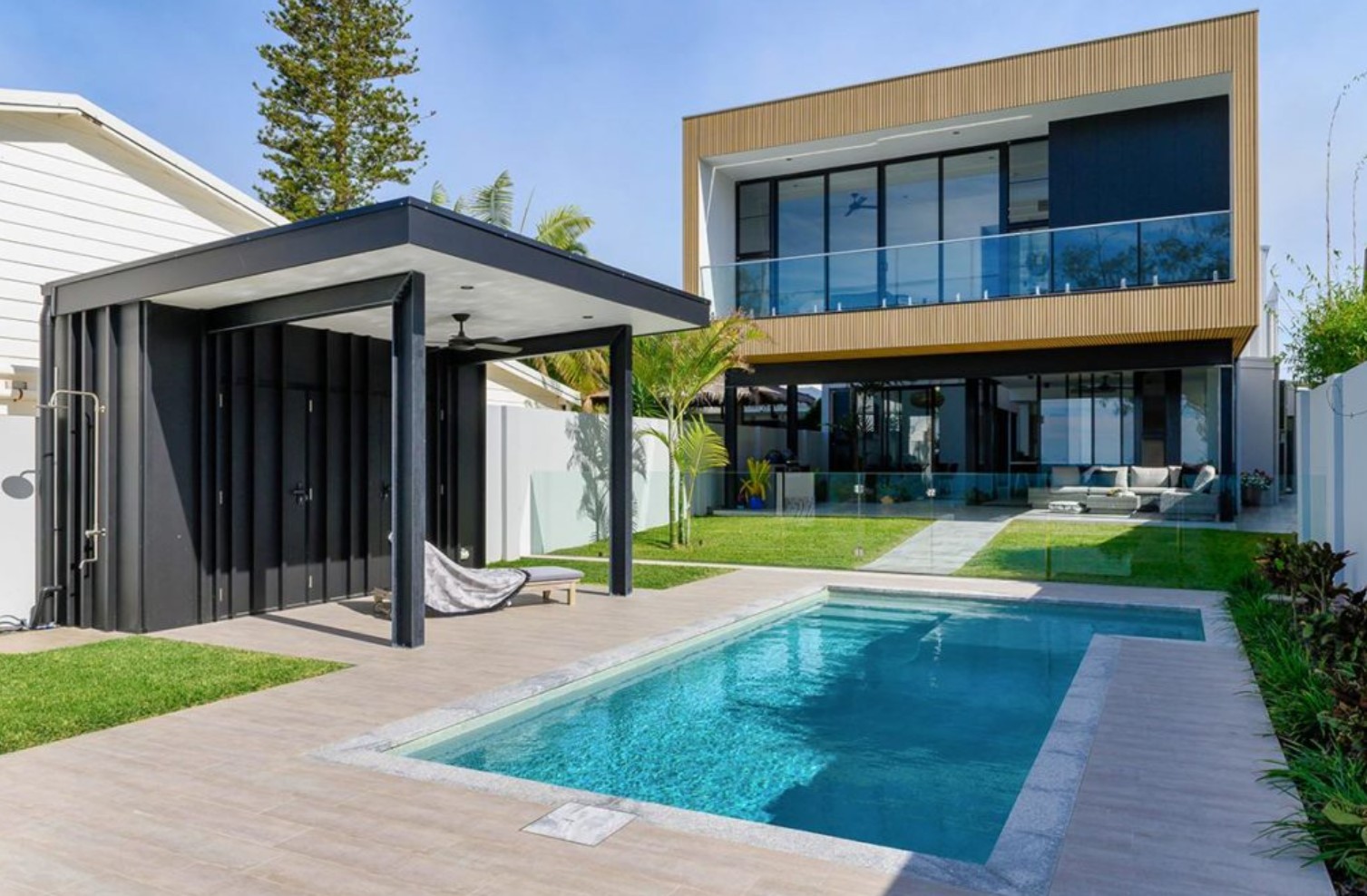 pool in front of modern home with a longue area