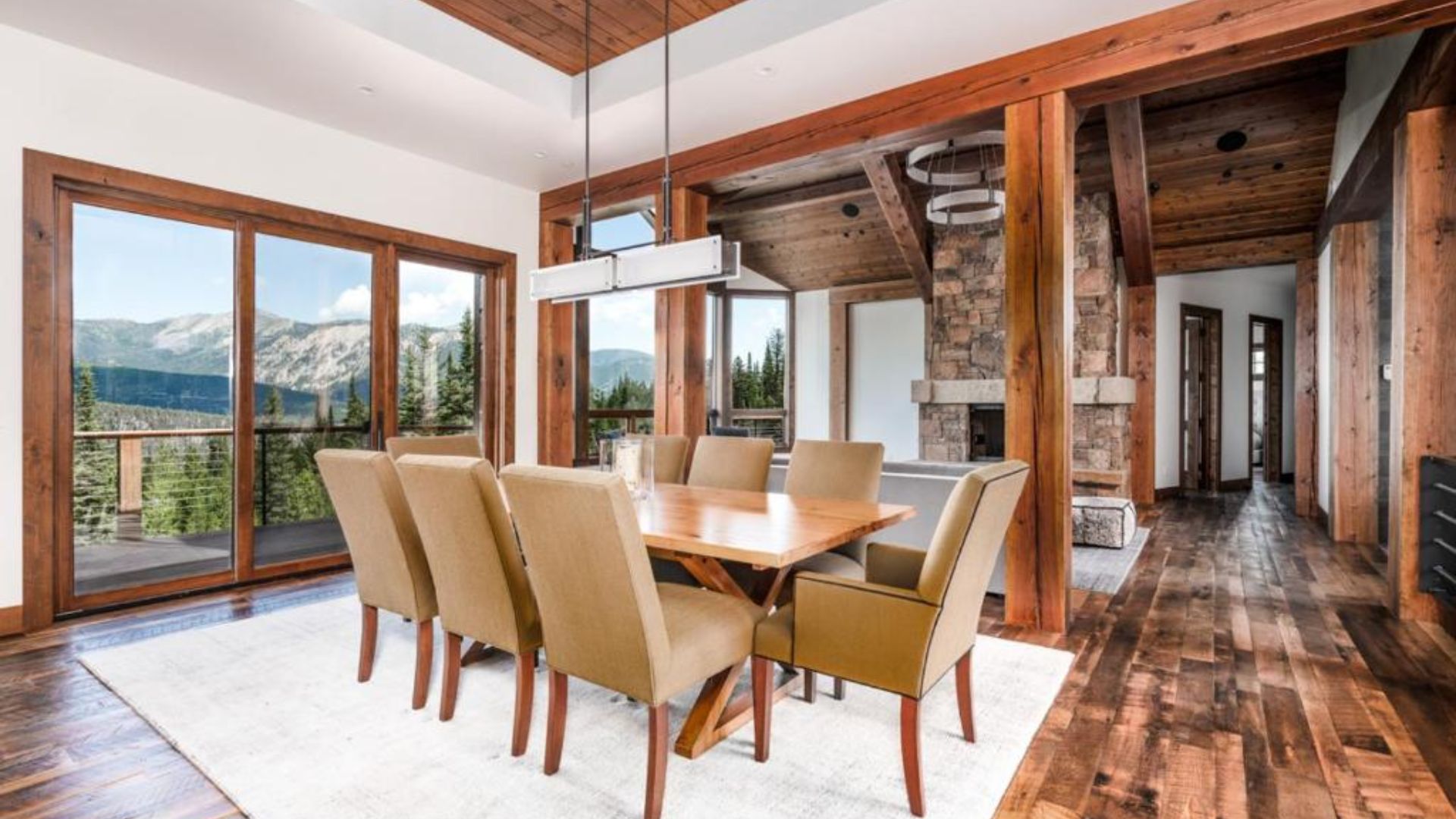 classic dining room rea for eight people with a lovely view on the mountains