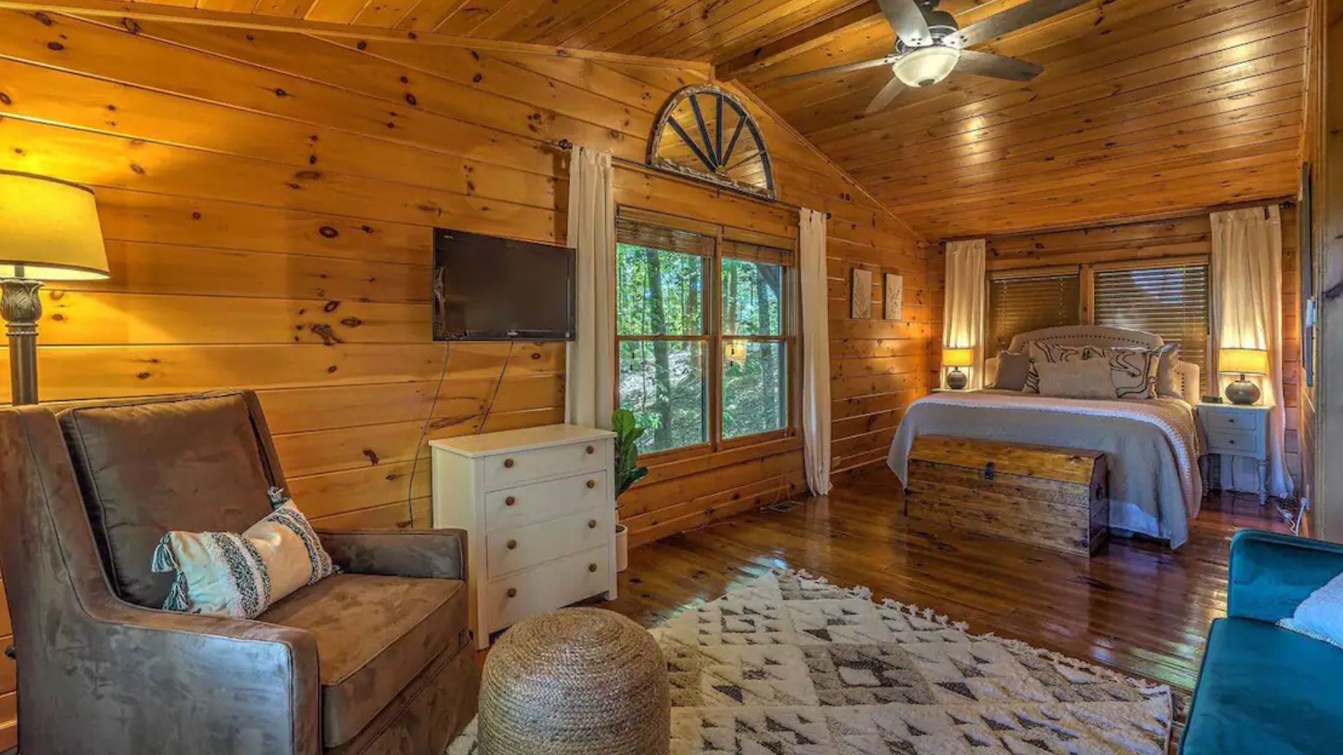 guest bedroom with rustic and cozy aesthetics