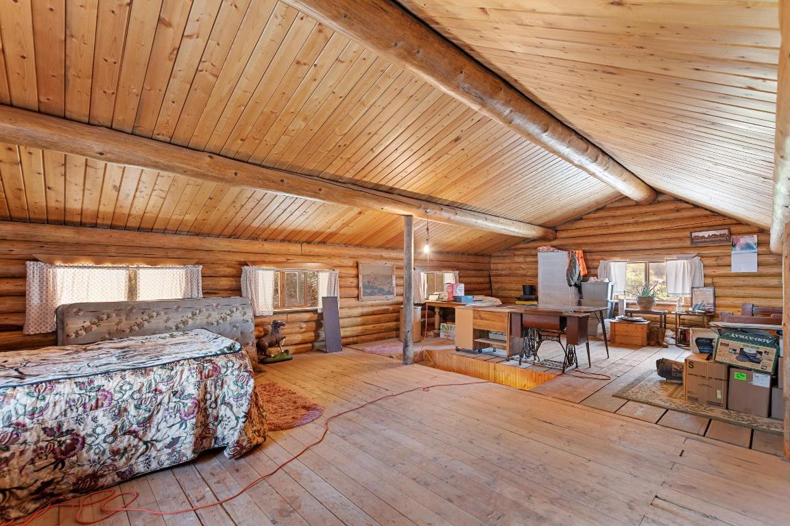 loft inside a cabin house