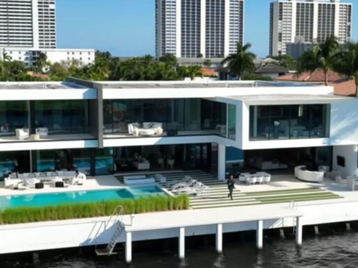 Luxurious Waterfront Home With A Floating Bedroom Will Make You Float ...