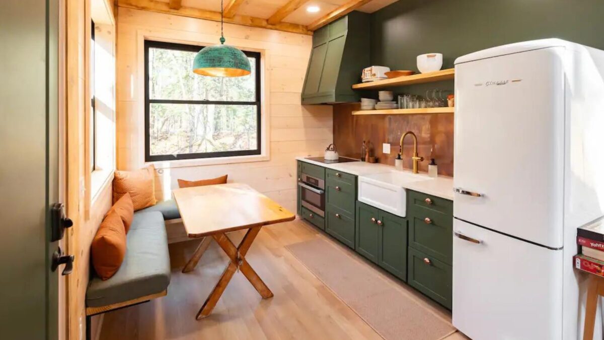 The Most Unusual Treehouse Ever Offers A Foxy Experience You'll Never ...