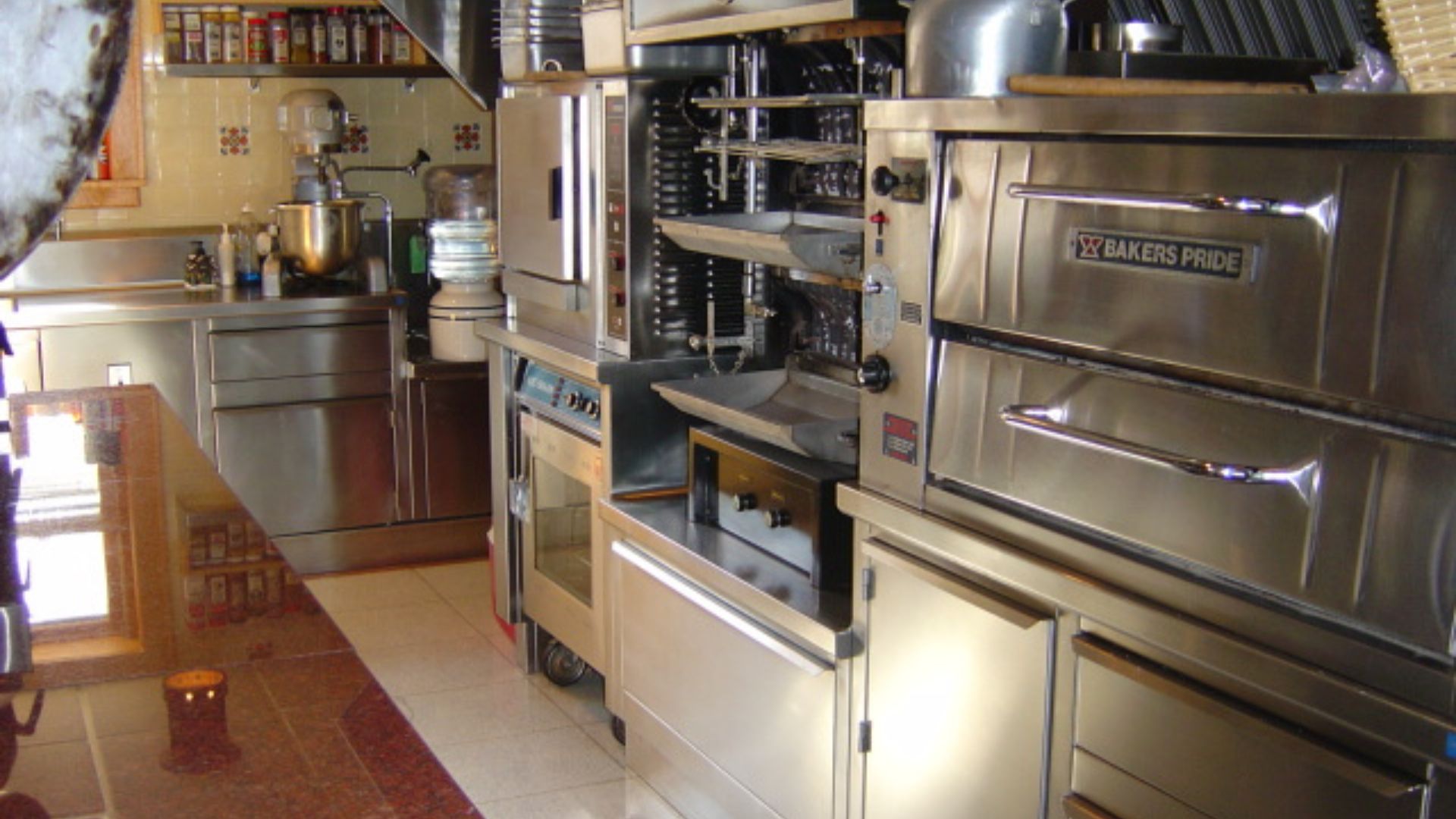 moderrn stainless steel kitchen in granot loma resembling the one in the white house