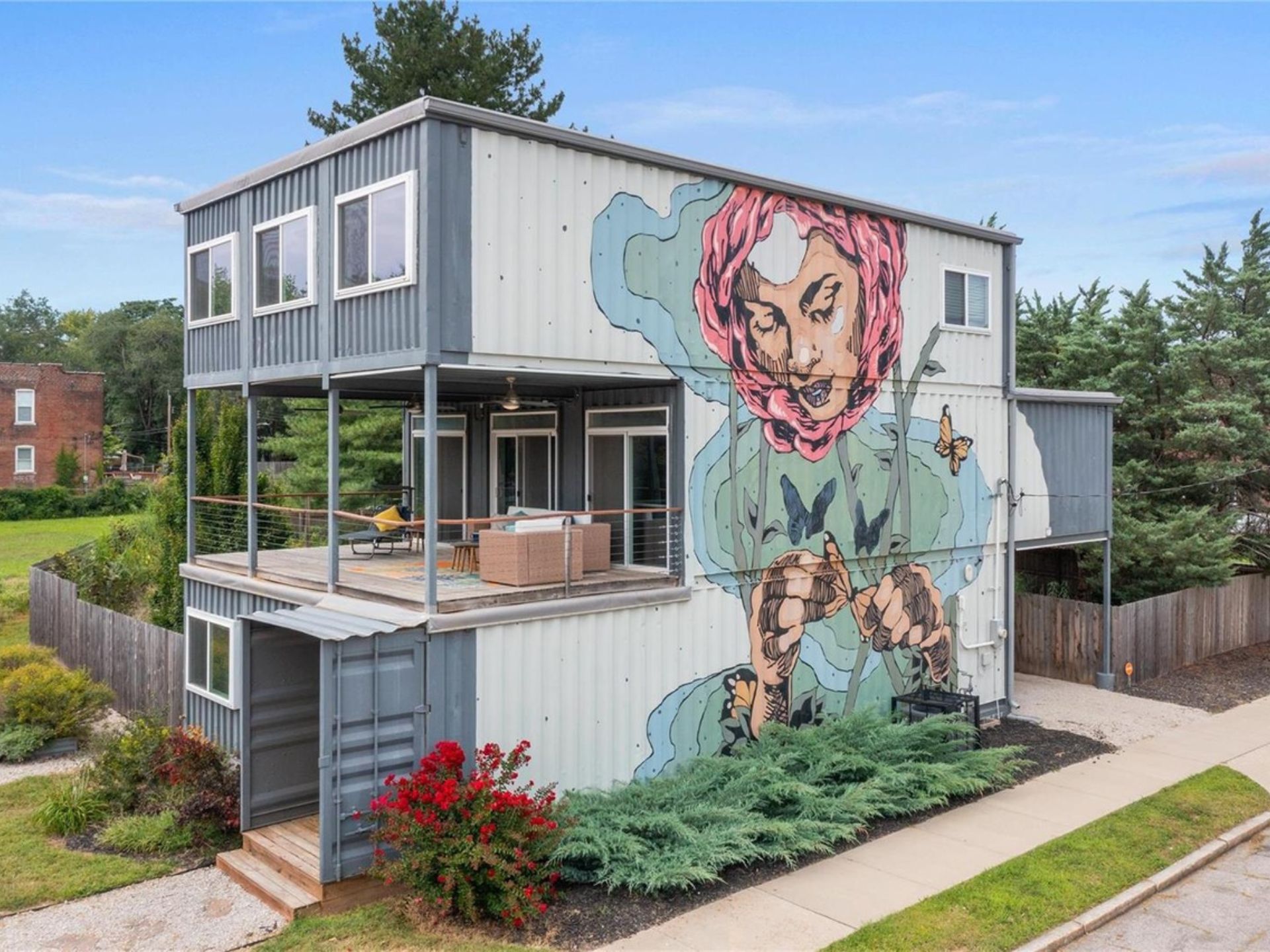 Creative Souls, Listen Up, This Unique And Artsy Container House Is Made For You