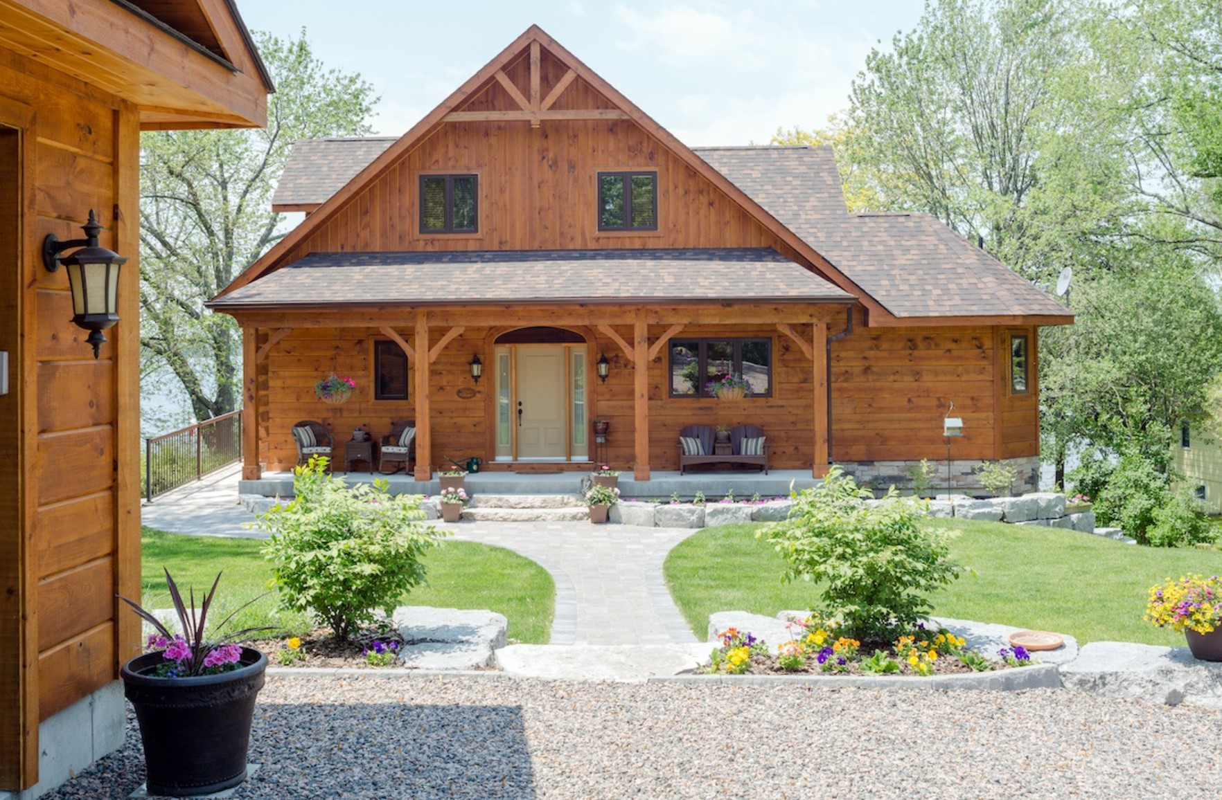 Lakeside cabin on two floors with porch