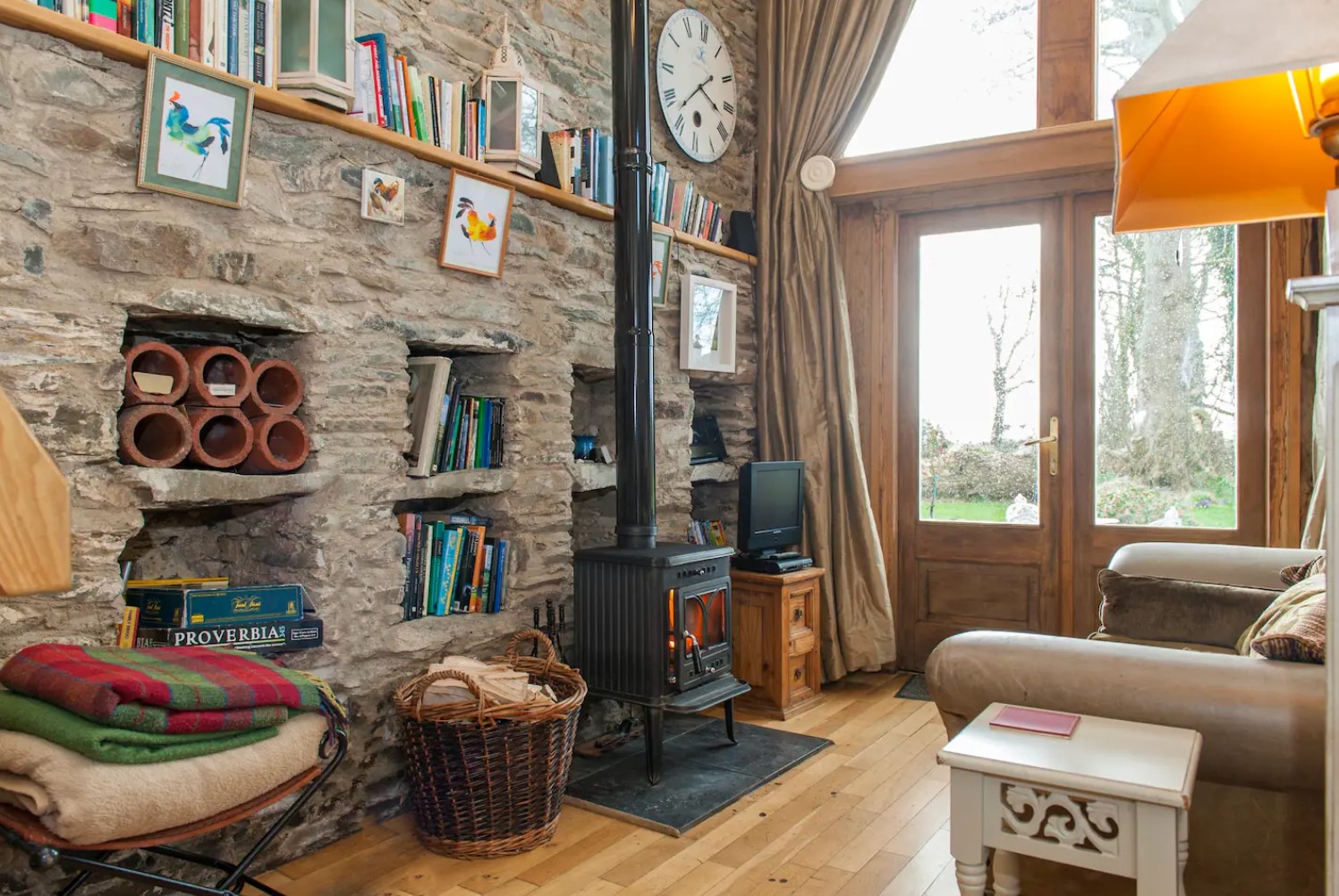 Living room with carved-in shelves and a fireplace