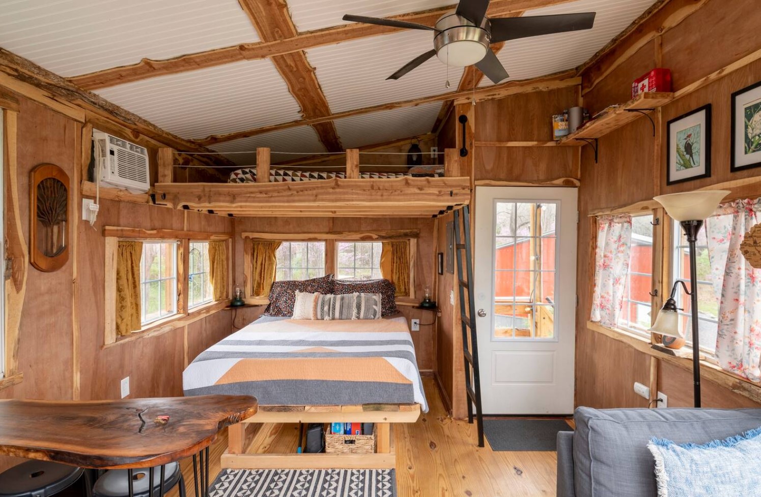 Tree house bedroom with a loft and wooden walls