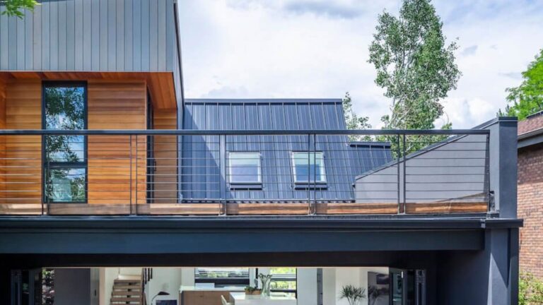 Beautiful modern exterior of Newport Residence