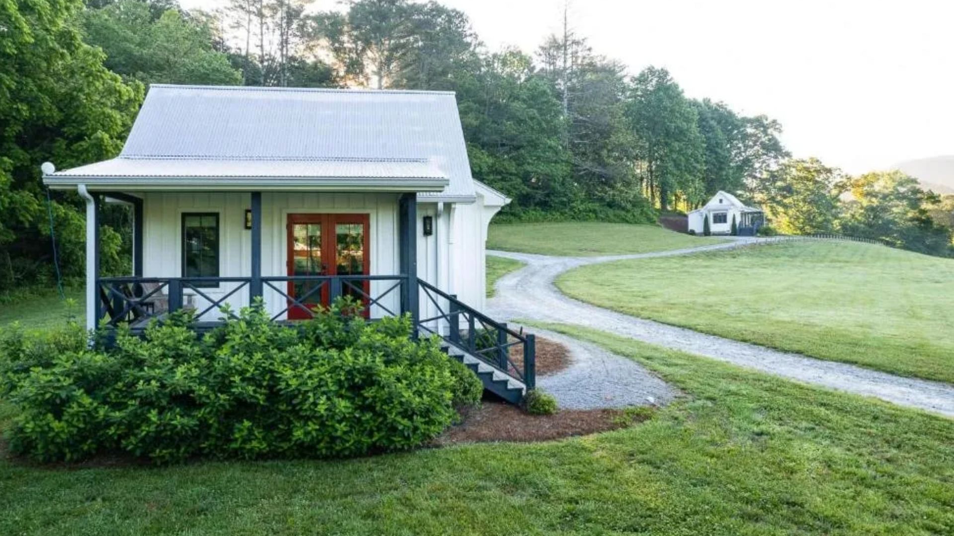 When You See How Elegant This Tiny House Is, You're Gonna Think It's A Small Villa