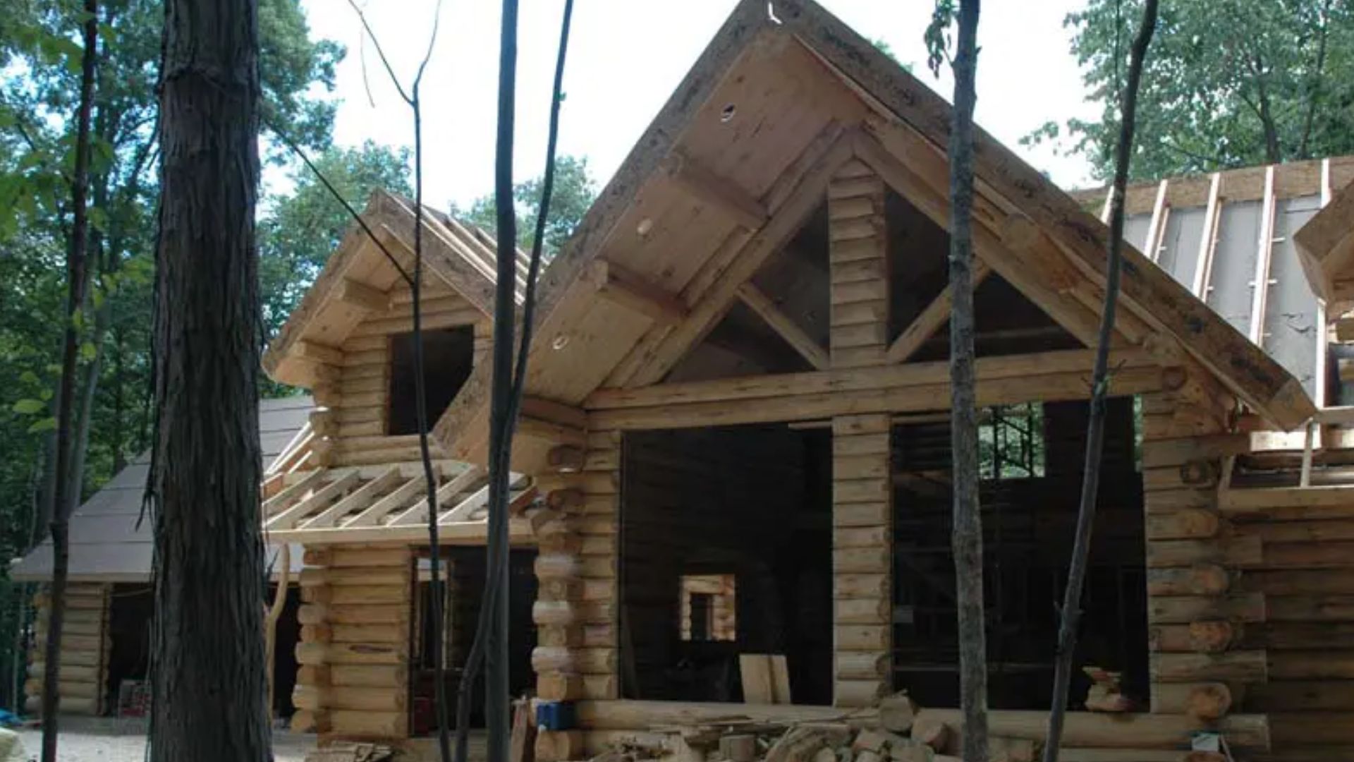 log cabin during the construction