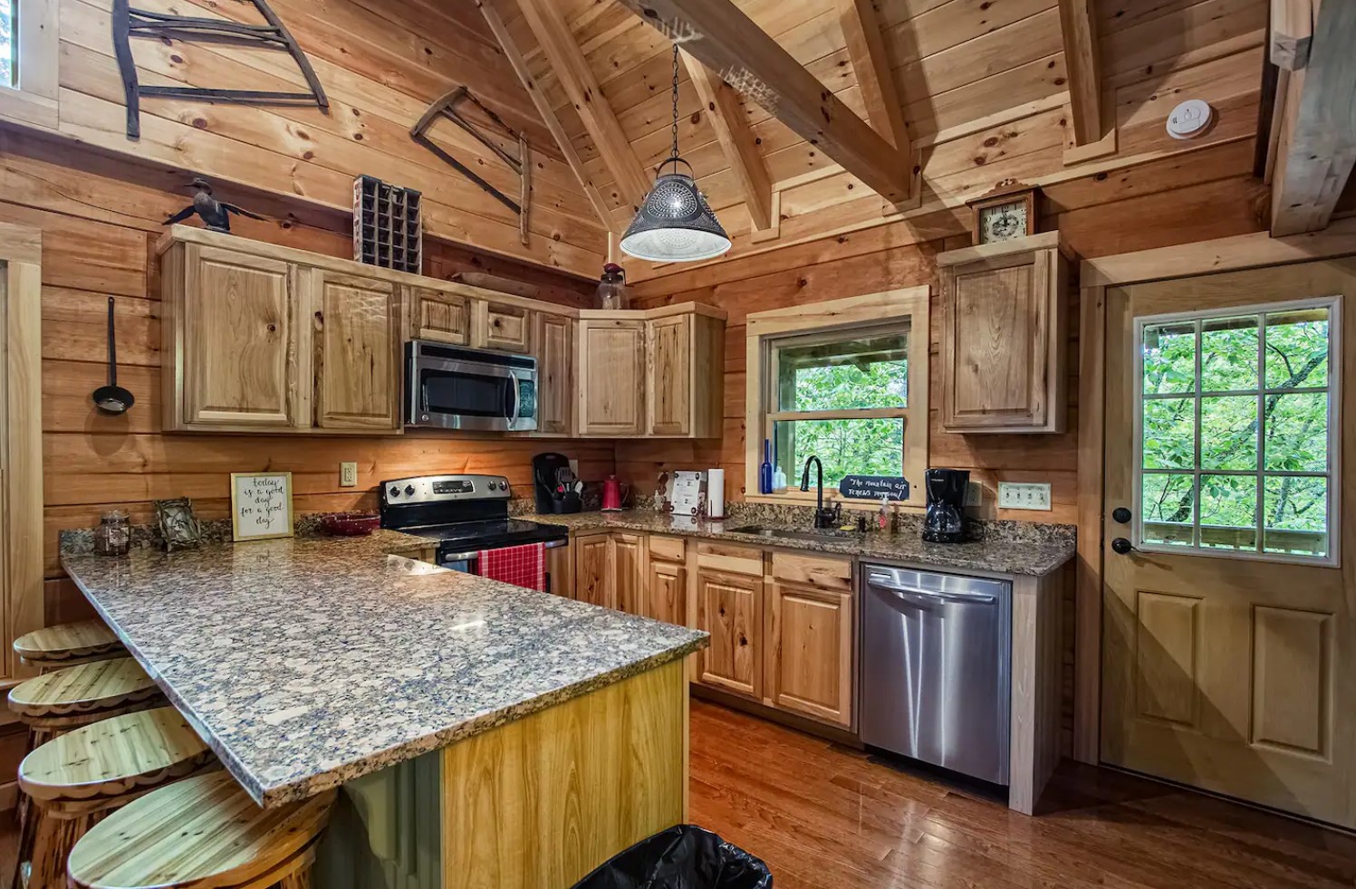 Equipped cabin kitchen with a countertop bar