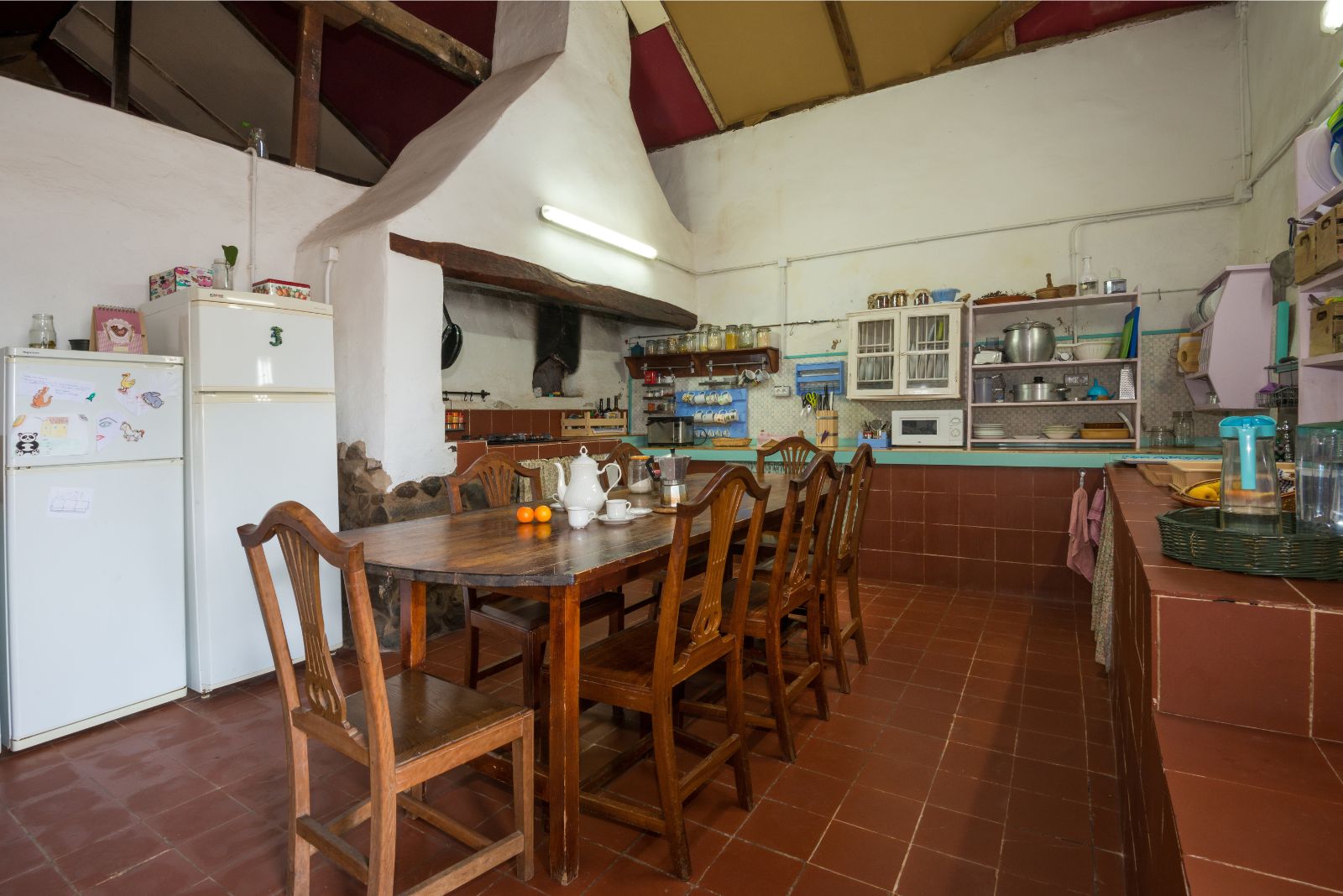 Kitchen with brown tiles and a long dining table