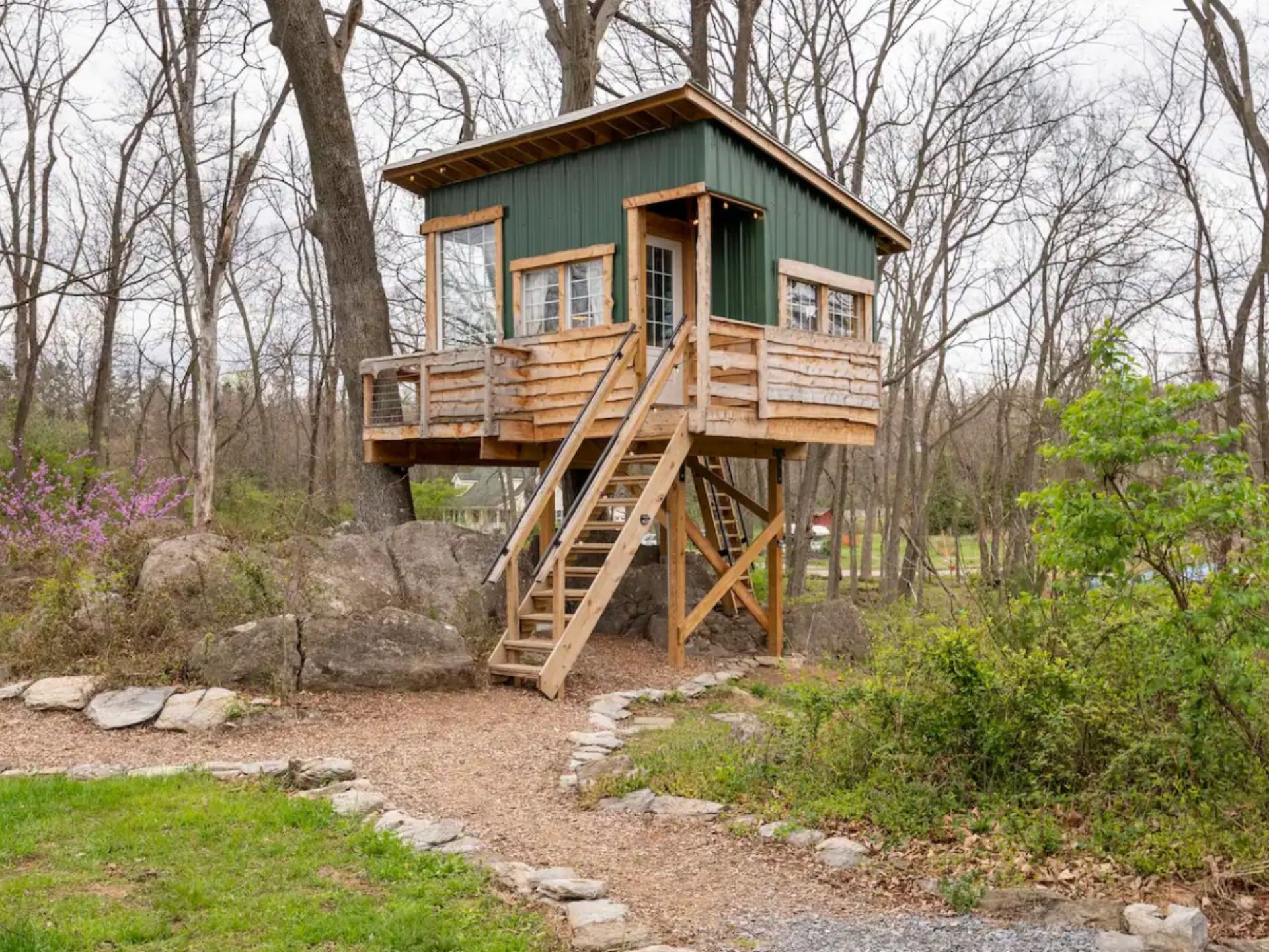 When You See What Fits Inside This Tiny Tree House, You’ll Be Begging For The Blueprints