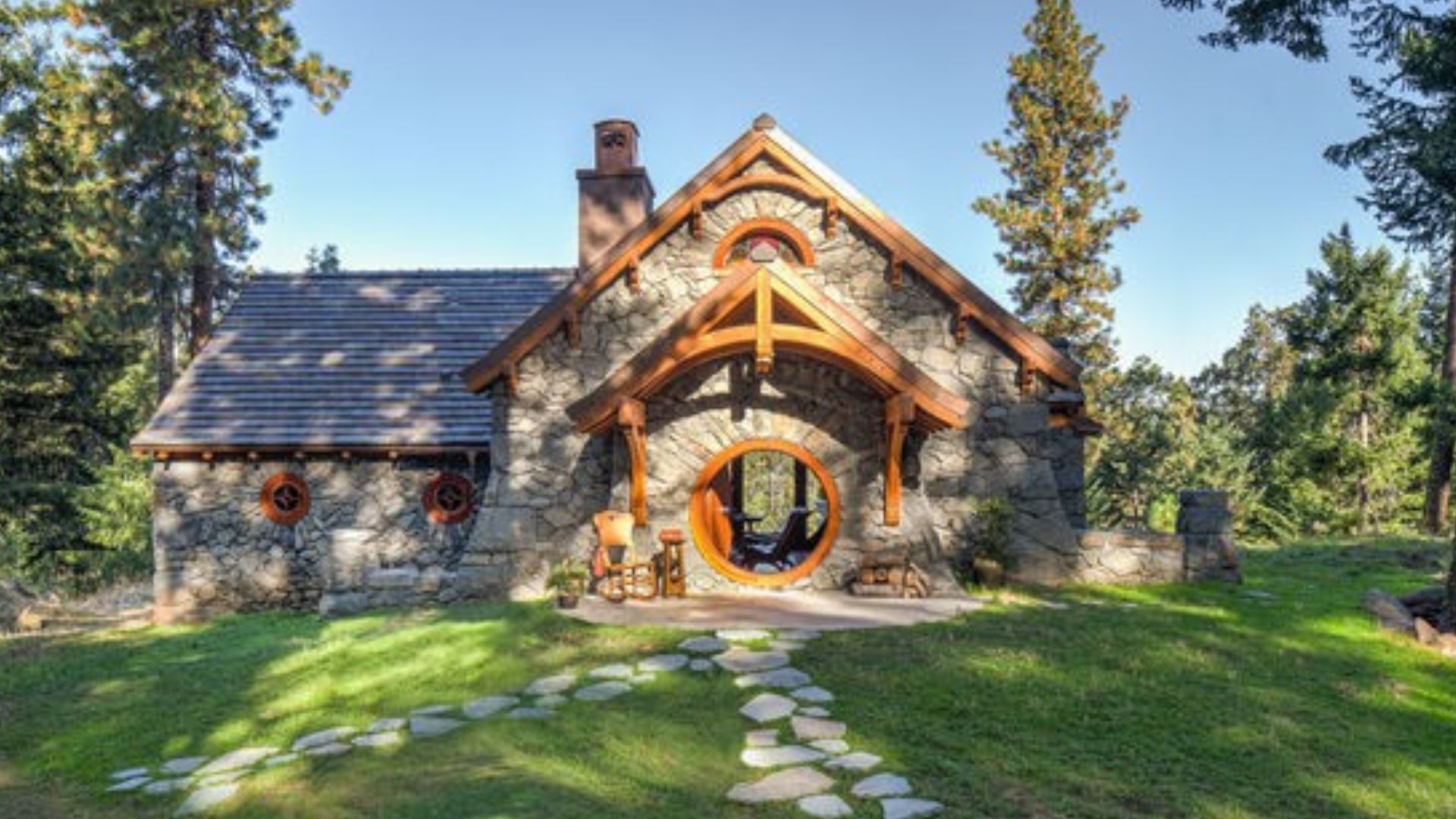 exterior of a hobbit house in oregon with ston accents