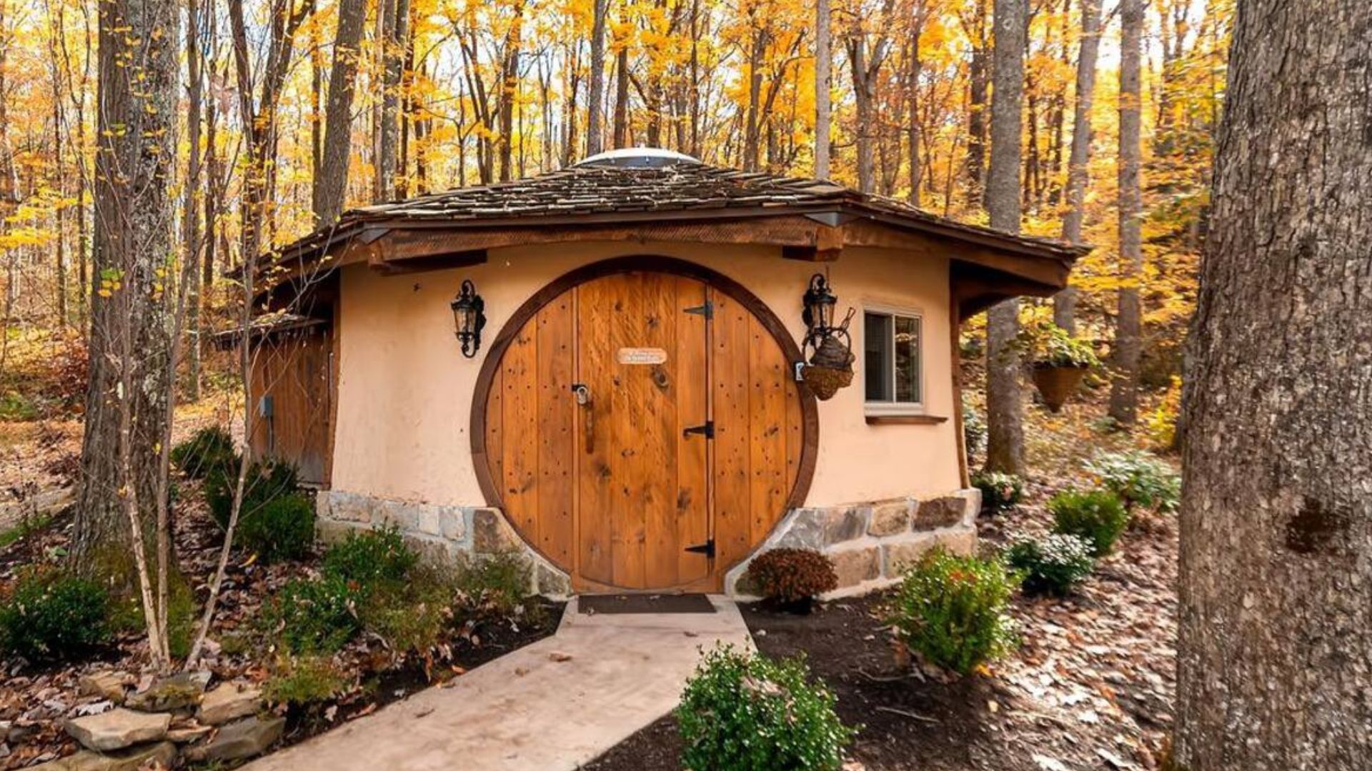 outside the tiny hobbit house in farmington