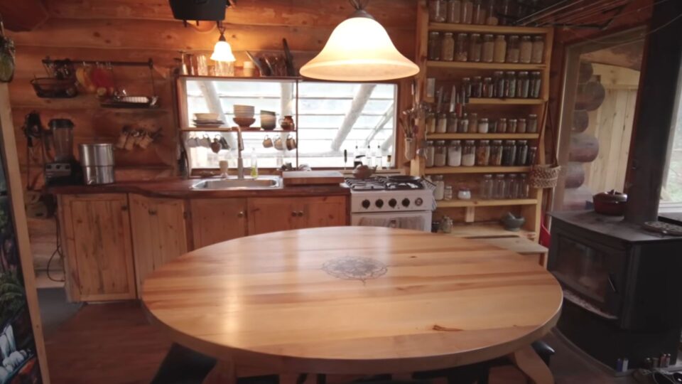 A Couple Turned Their Tiny Cabin Into Paradise And It’s Basically What ...