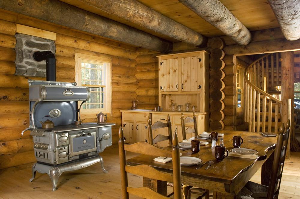 Kitchen cabin with a dining table and a vintage stove