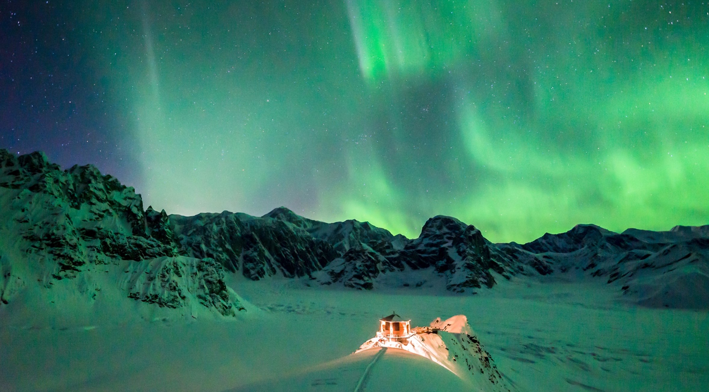 Cabin under the stars and northern light