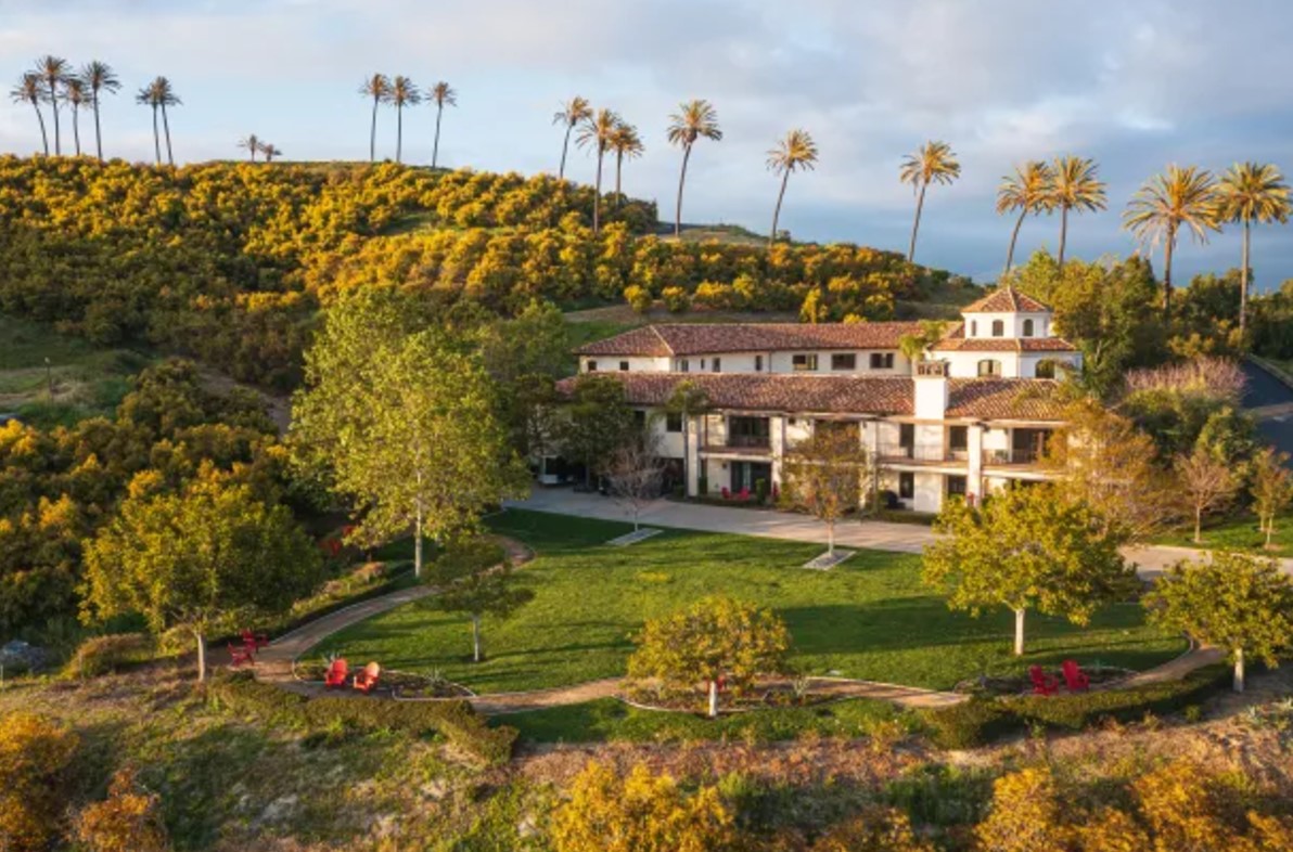 Casa Grande mansion with a backyard