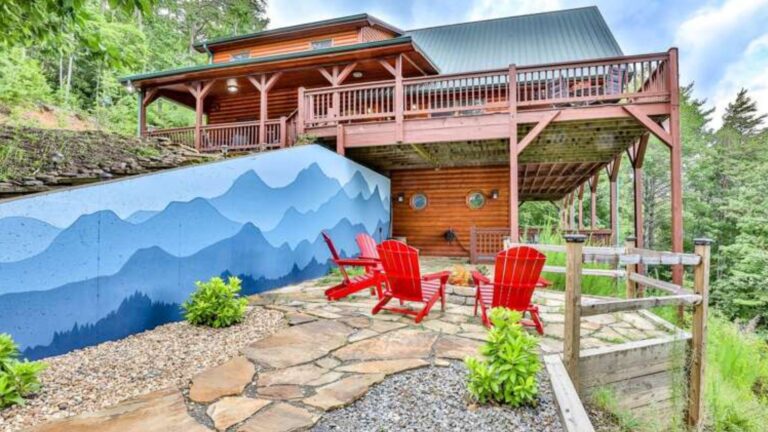 Come See A Log Cabin That Shows Us Ultimate Coziness Is Hidden In The Woods