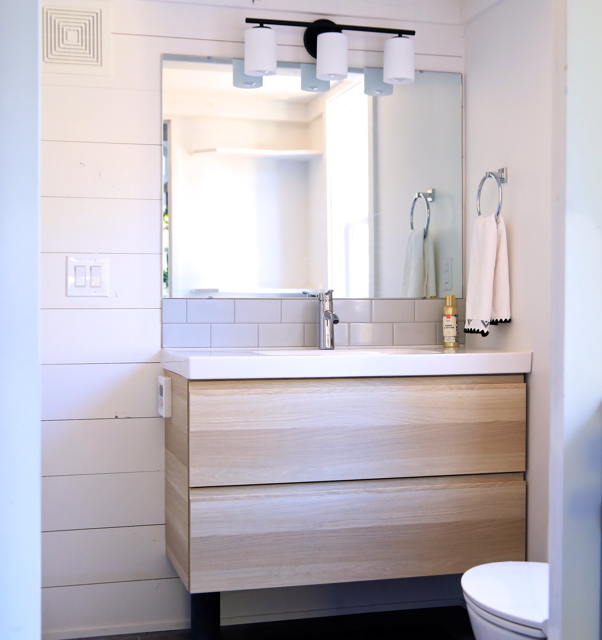 Minimalistic bathroom with a wooden vanity