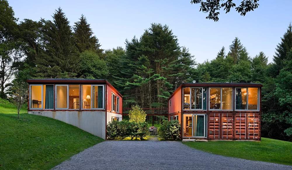 Old lady house with a stunning garden in the middle