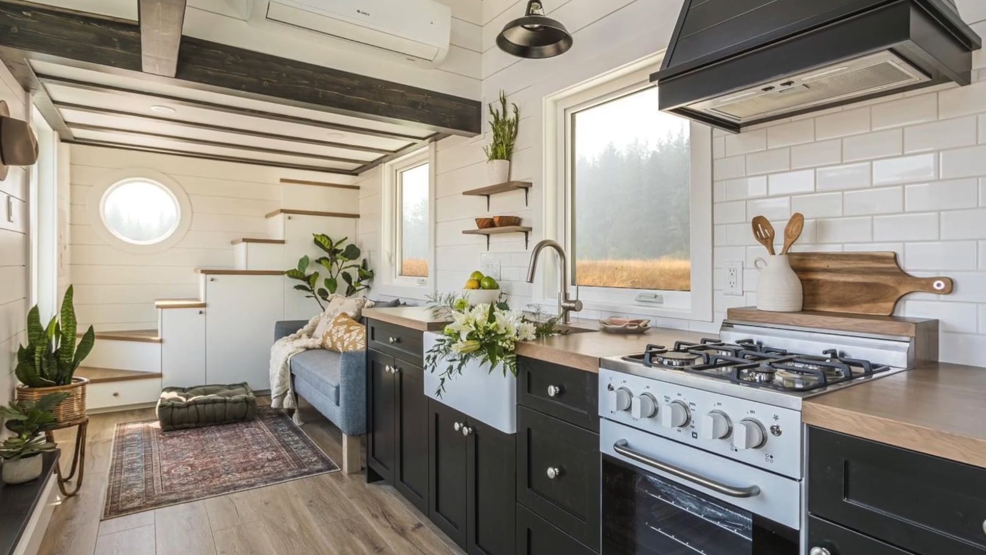 pretty farmhouse kitchen