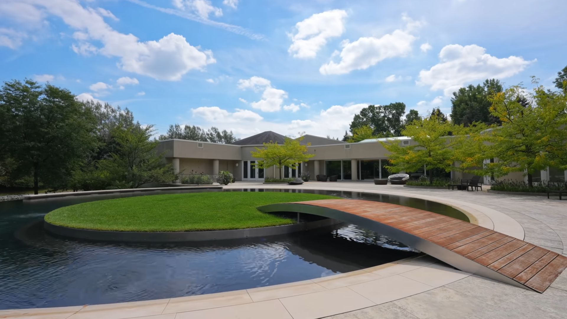 exterior of michael jordan's house