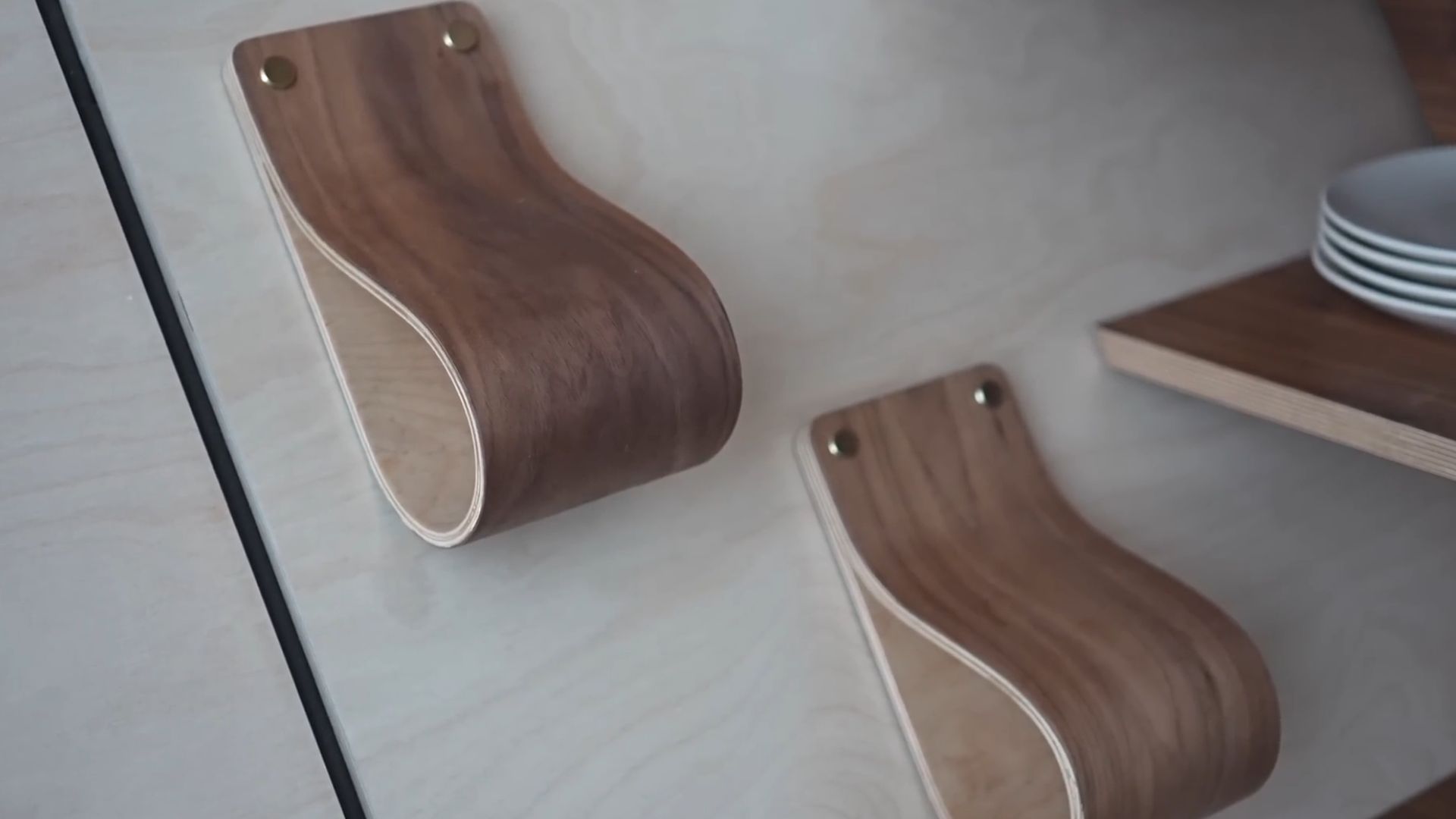 cool wooden straps as bottle holders