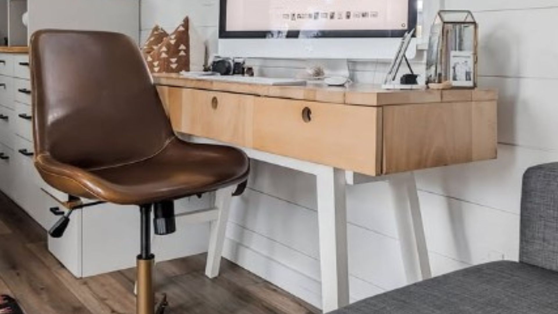 lovely desk in the tiny house