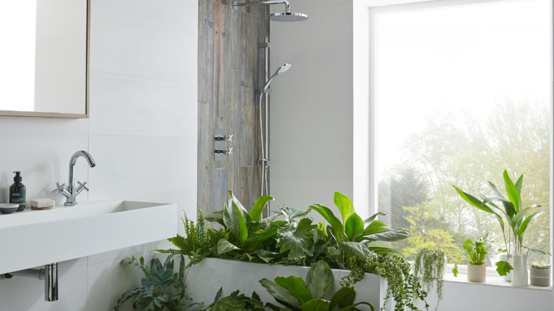 bathroom with greenery