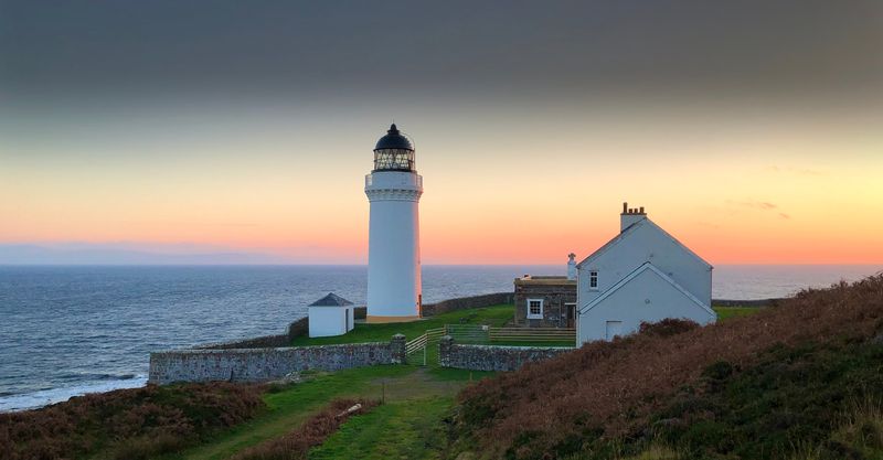 Cliffside Lighthouse Retreat