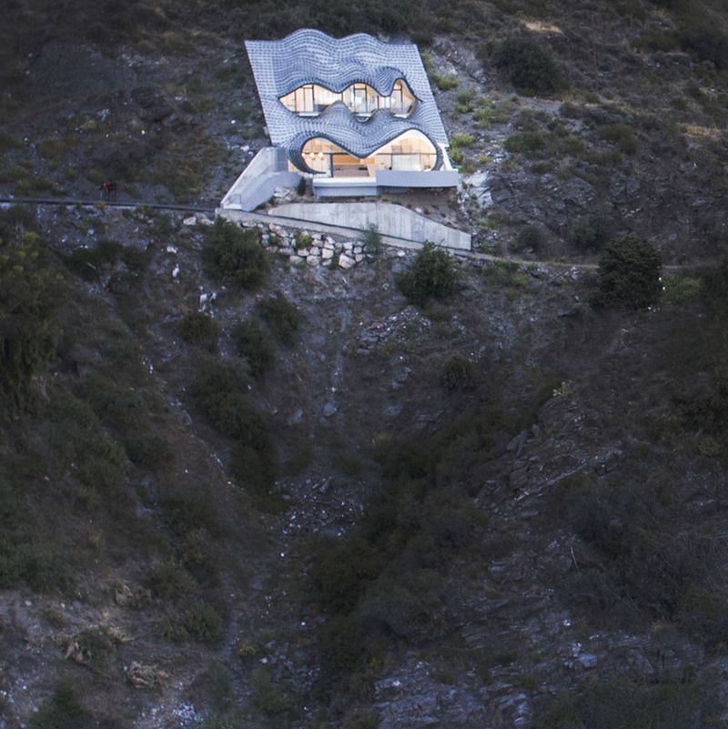 House on the Cliff, Spain