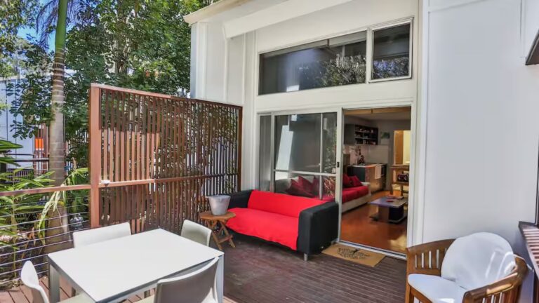 Step Inside This Stunning Container House And You’ll Be Packing For The Beach In No Time