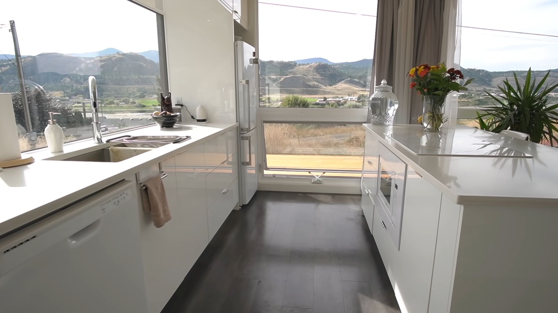 perfect white kitchen