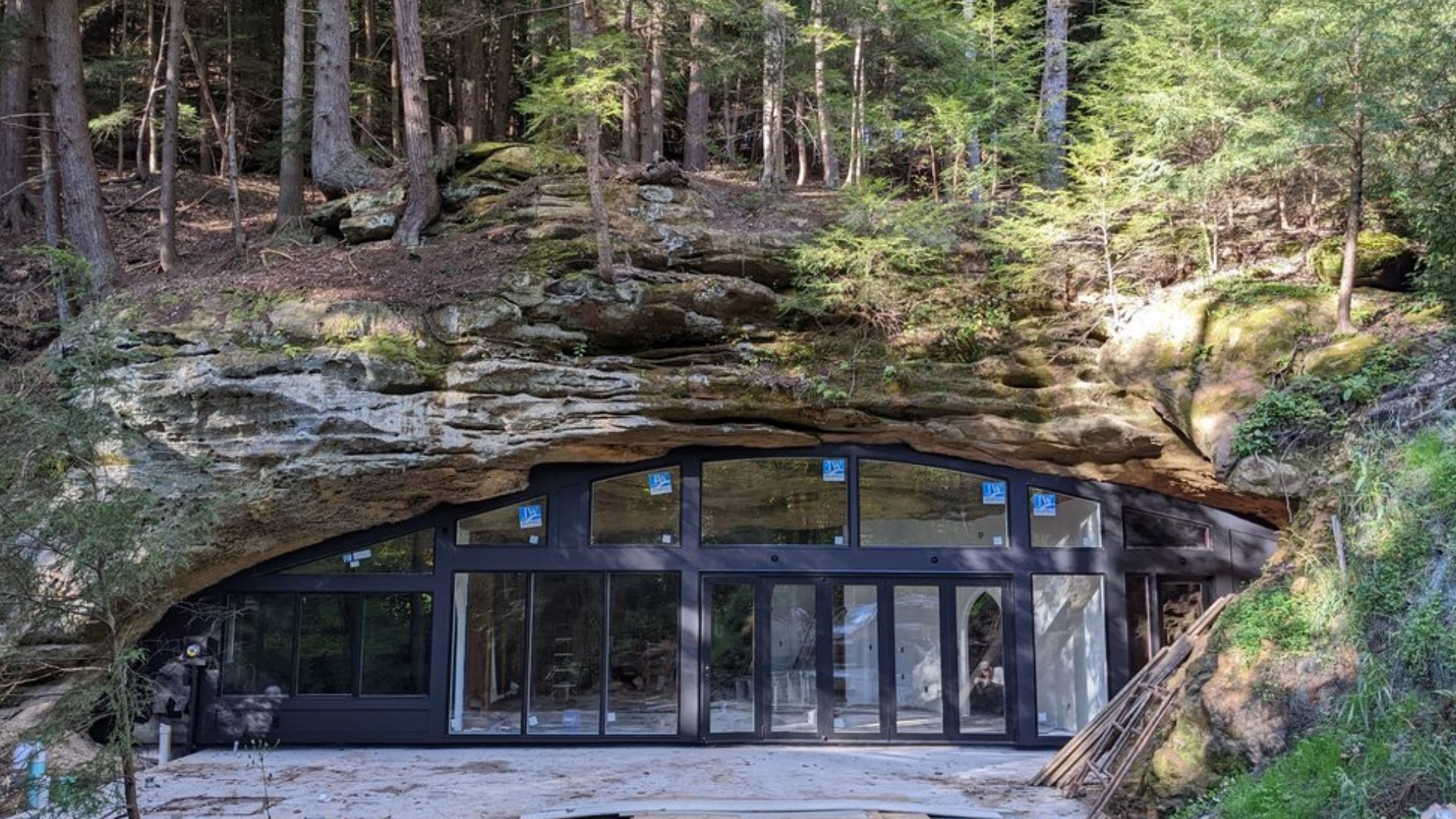 When You See This Unique Cave House, You’ll Wish You Were A Hobbit Searching For A Burrow