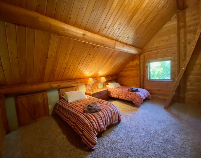 bedroom with twin beds and one window