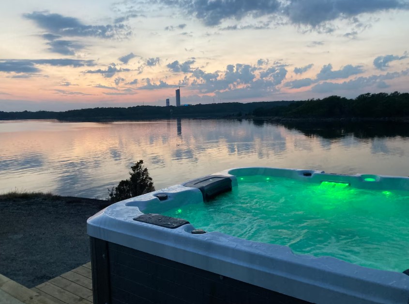 outdoors hot tub near the ocean