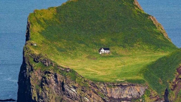 List of remote houses in the word