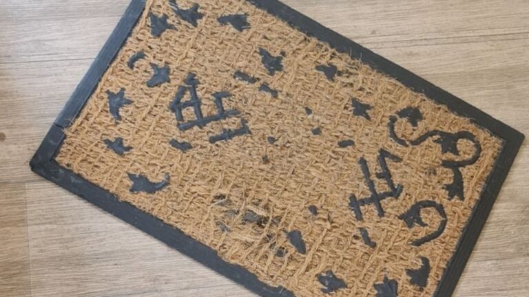 24 Things Never To Put On Your Front Porch