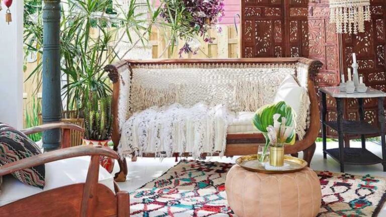 porch with a lot of furniture