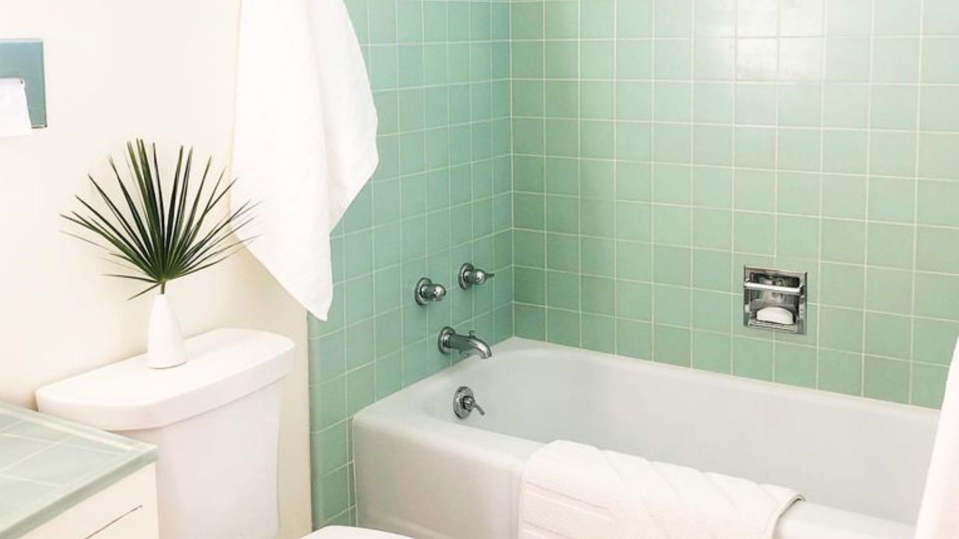 25 Gorgeous Green Small Bathroom Ideas Designers Use To Create A Refreshing Sanctuary