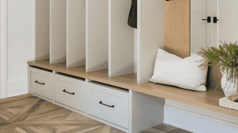 28 Specific Features Of Mudrooms That Will Be Everywhere In 2025